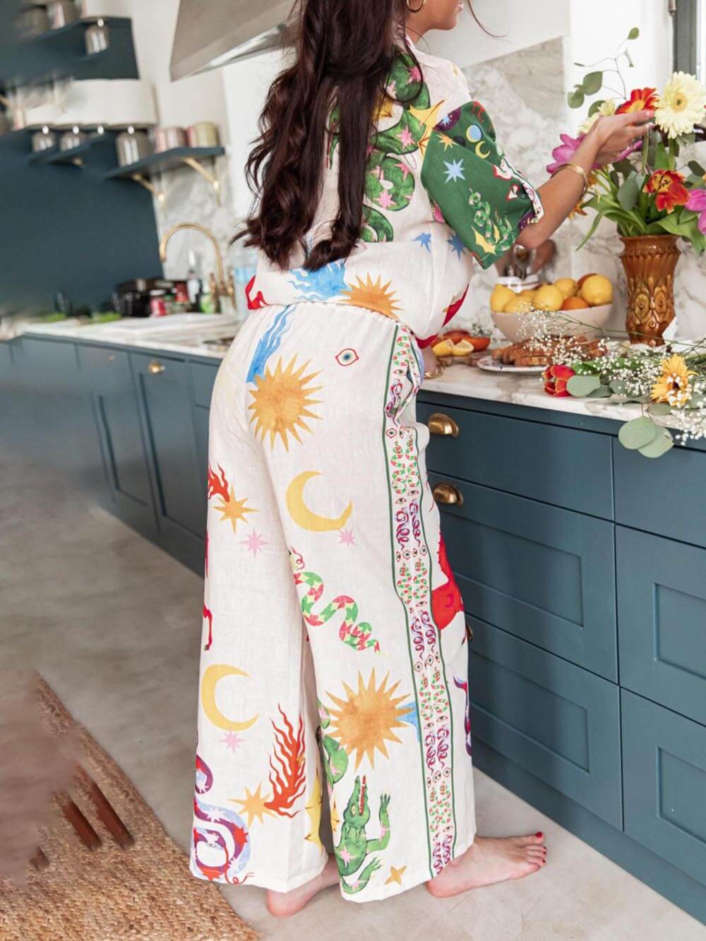Stylish Loose-Fit Short Sleeve Shirt and Elastic Waist Pants Set with Unique Print