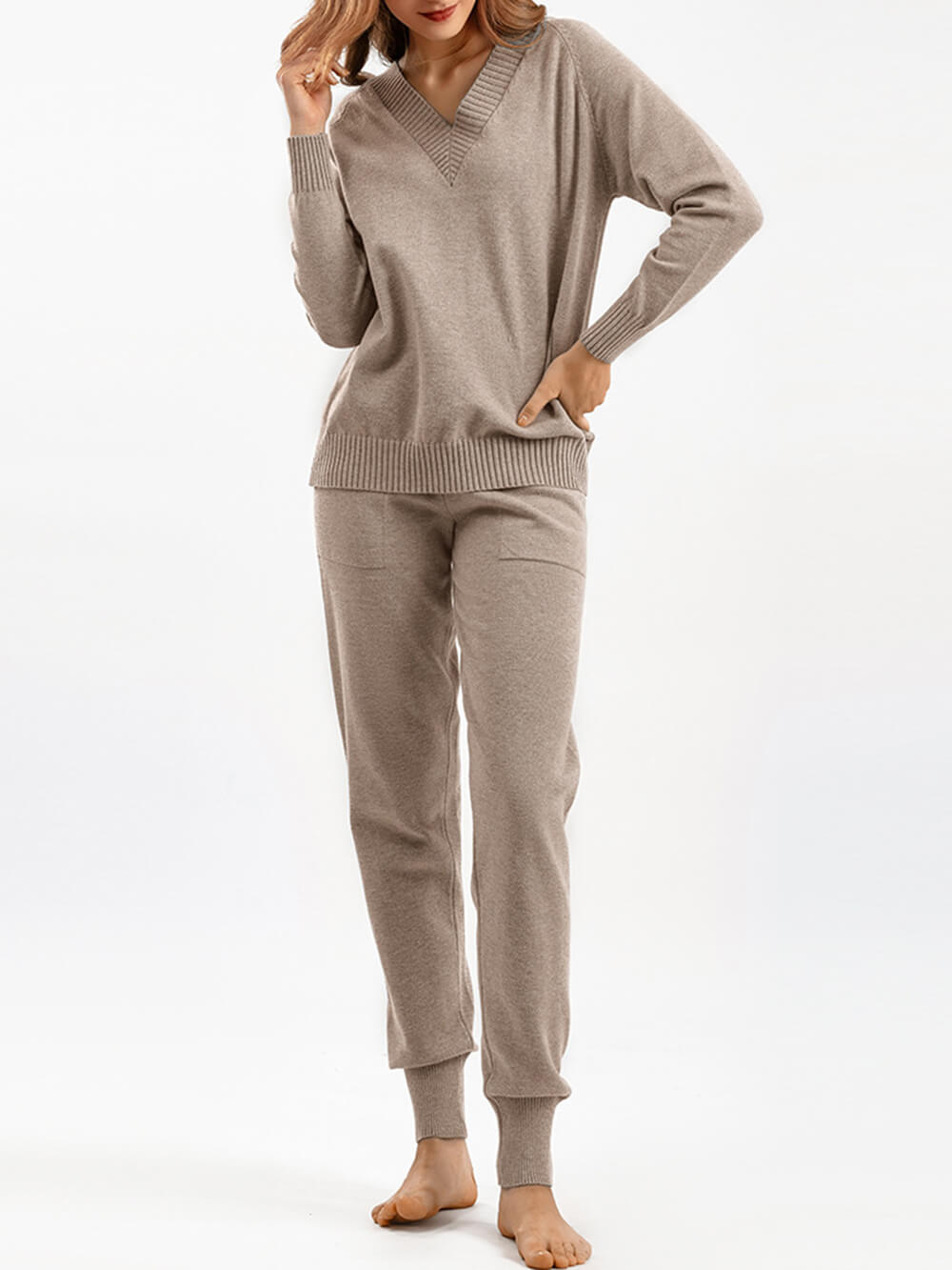 Elegant Pullover and Coordinating Trousers Ensemble