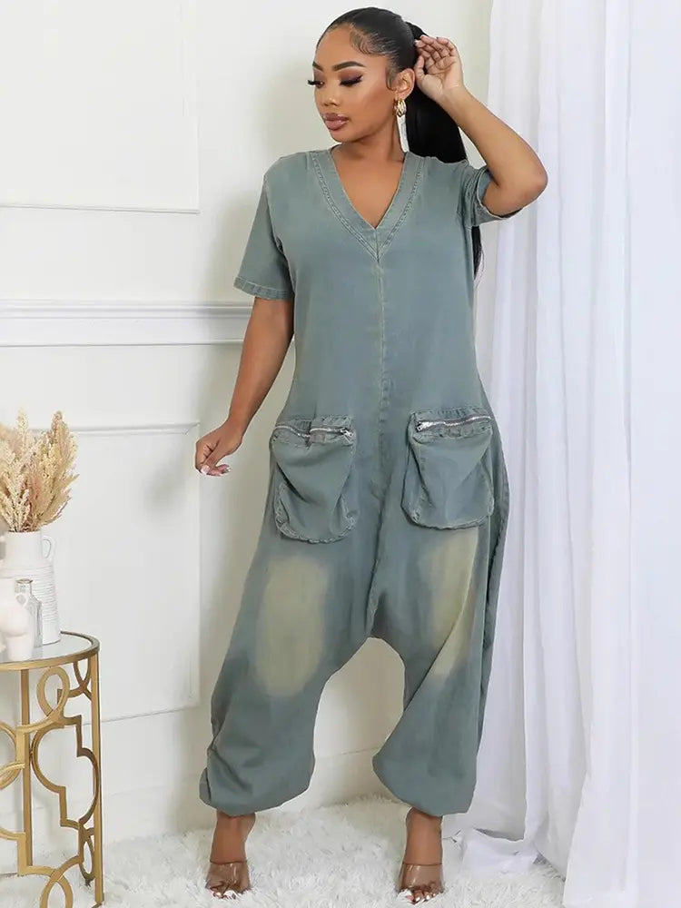 Vintage-Inspired Loose-Fit Jumpsuit with Pockets