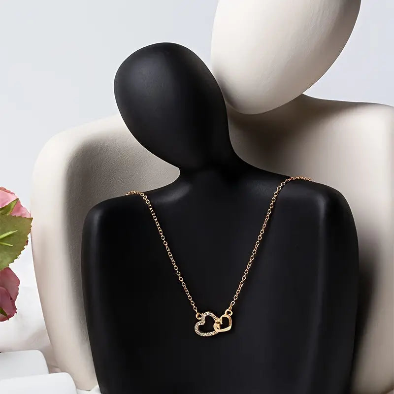 Amelia Pendant Necklace