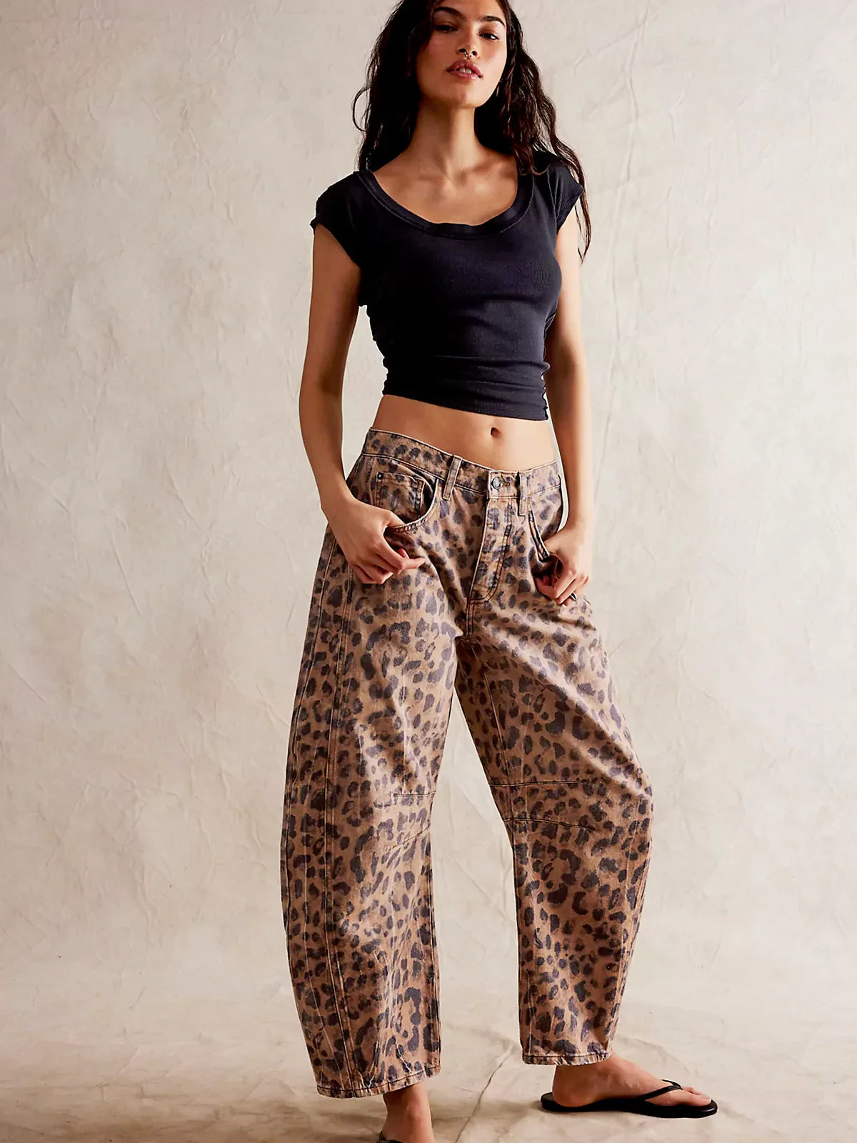 Leopard-Patterned Barrel Jeans