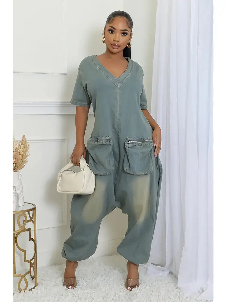 Vintage-Inspired Loose-Fit Jumpsuit with Pockets