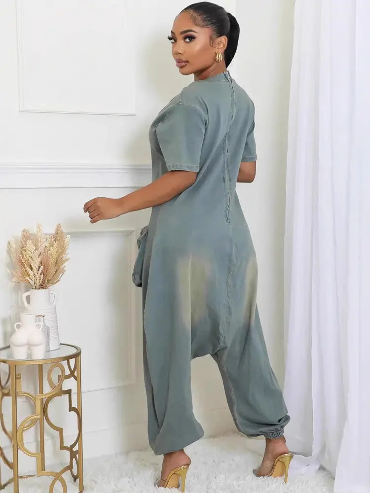 Vintage-Inspired Loose-Fit Jumpsuit with Pockets