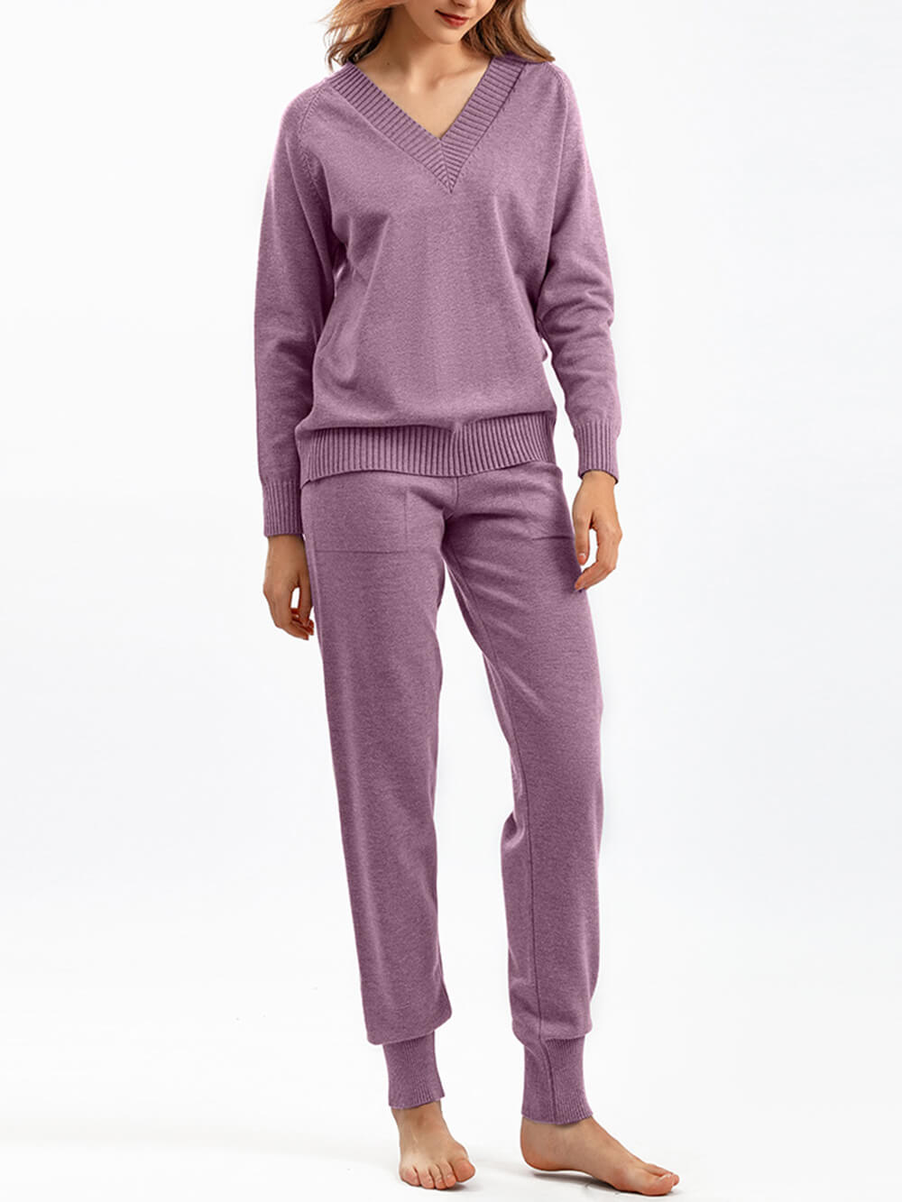 Elegant Pullover and Coordinating Trousers Ensemble