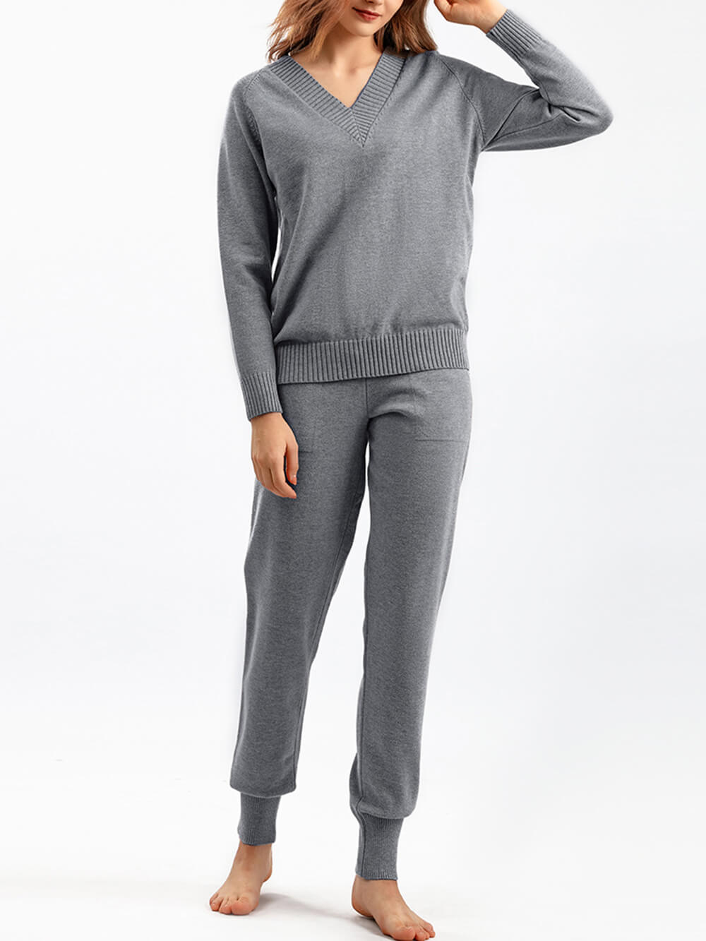 Elegant Pullover and Coordinating Trousers Ensemble