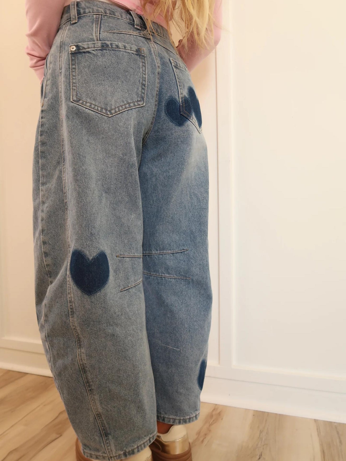Chic Barrel Jeans for the Modern Lover