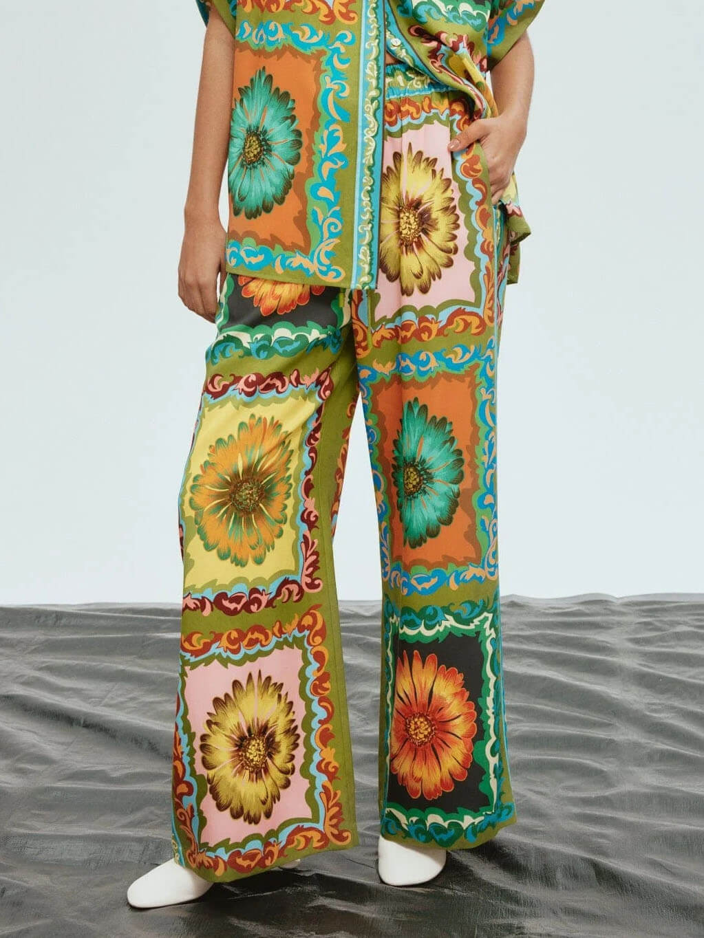 Distinctive Sunflower Pattern Wide Leg Pants Set