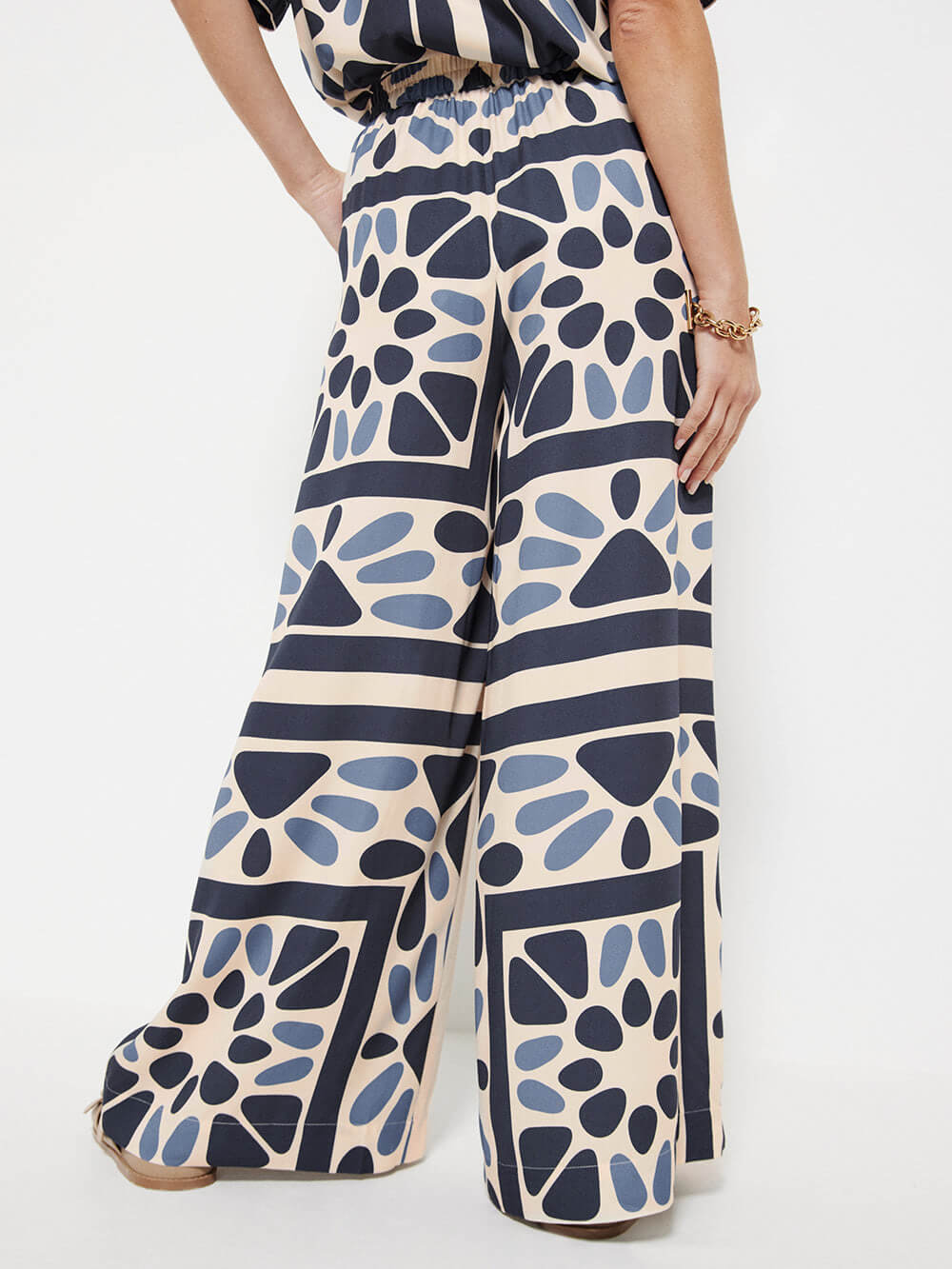 Unique Ethnic Print Loose-Fit Elastic Waist Pants Set for Summer Vacations