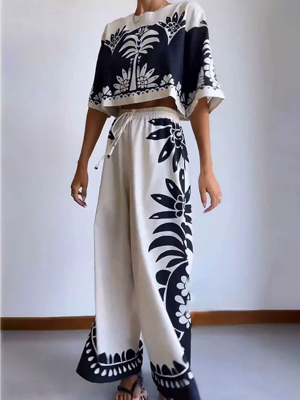 Loose-Fit Short-Sleeve Suit with Ethnic Print
