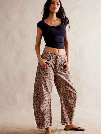 Leopard-Patterned Barrel Jeans