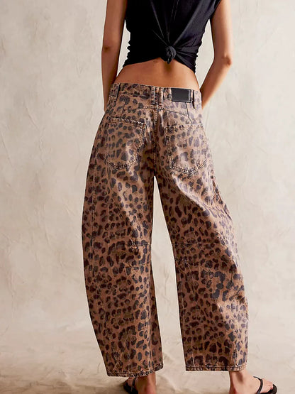 Leopard-Patterned Barrel Jeans