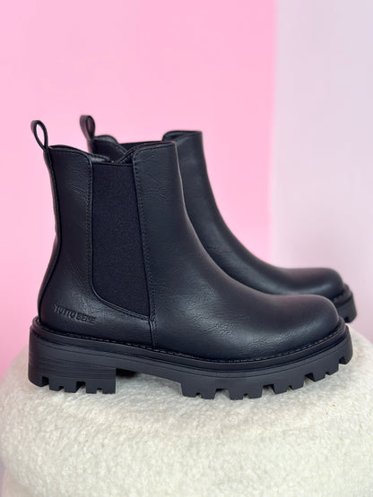 Benne Black Boots