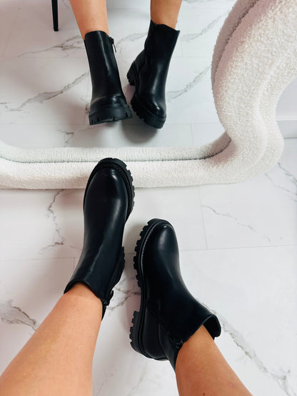 Benne Black Boots