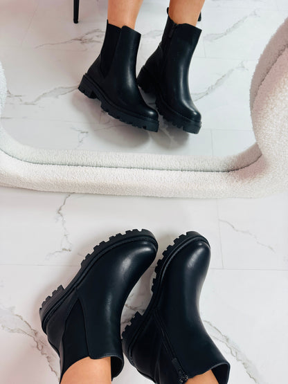 Benne Black Boots