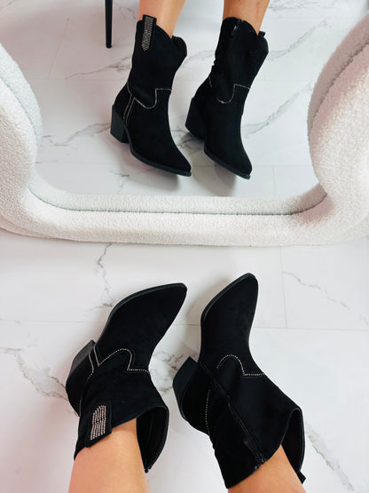 Bernike Black Boots