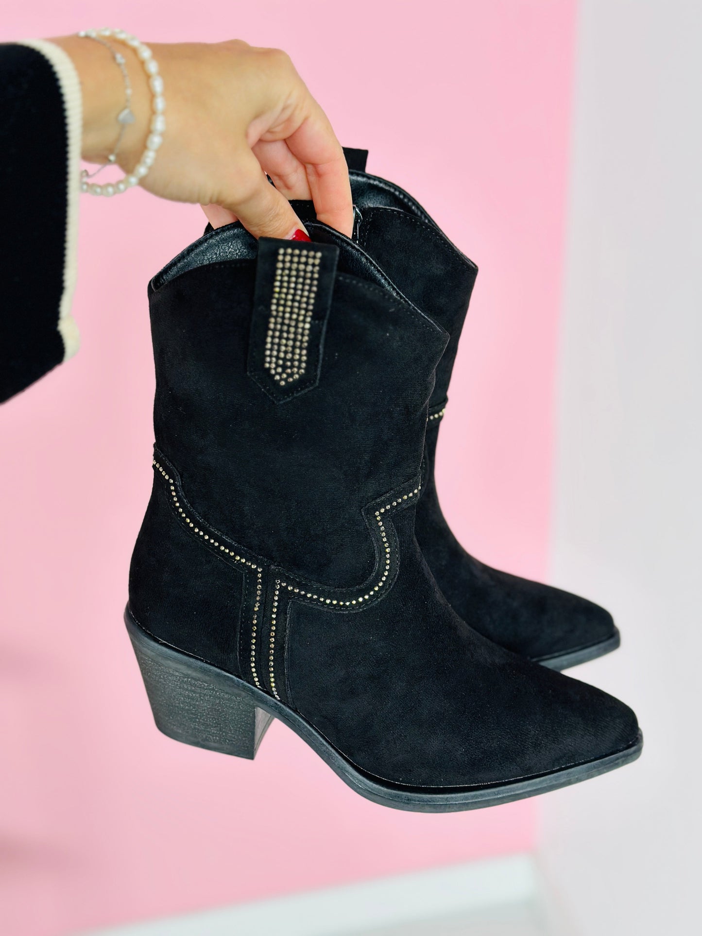 Bernike Black Boots