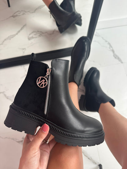 MK Low Black Boots