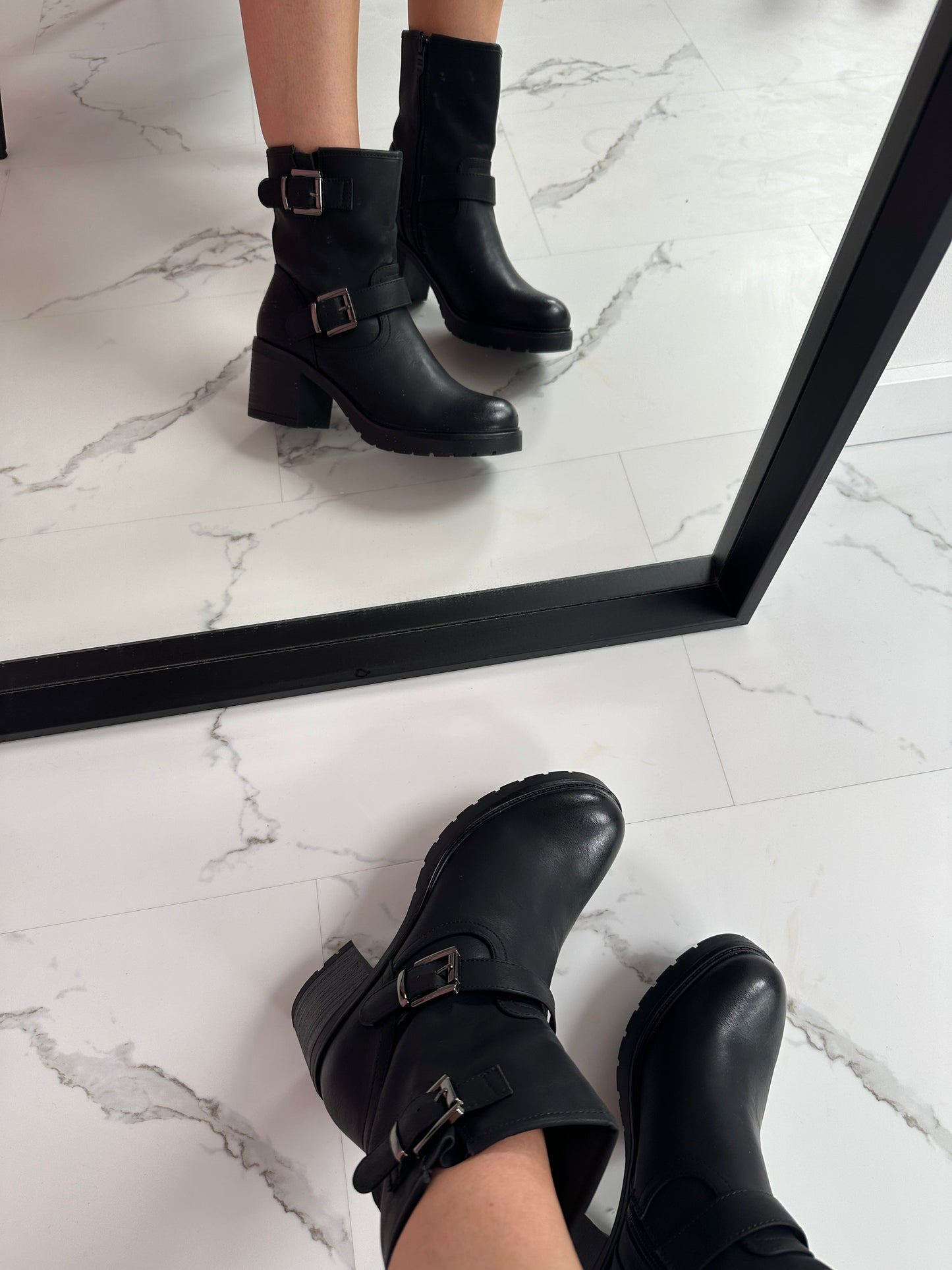 Romée Black Boots