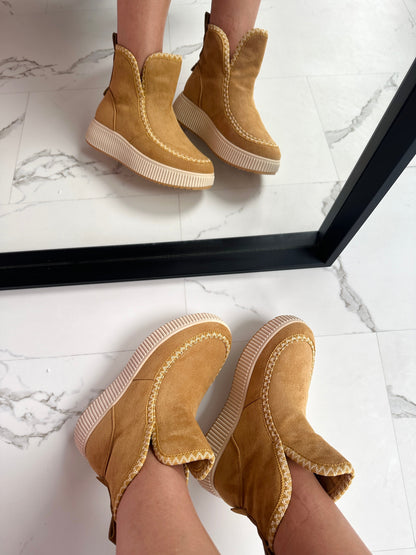 YY Camel Boots