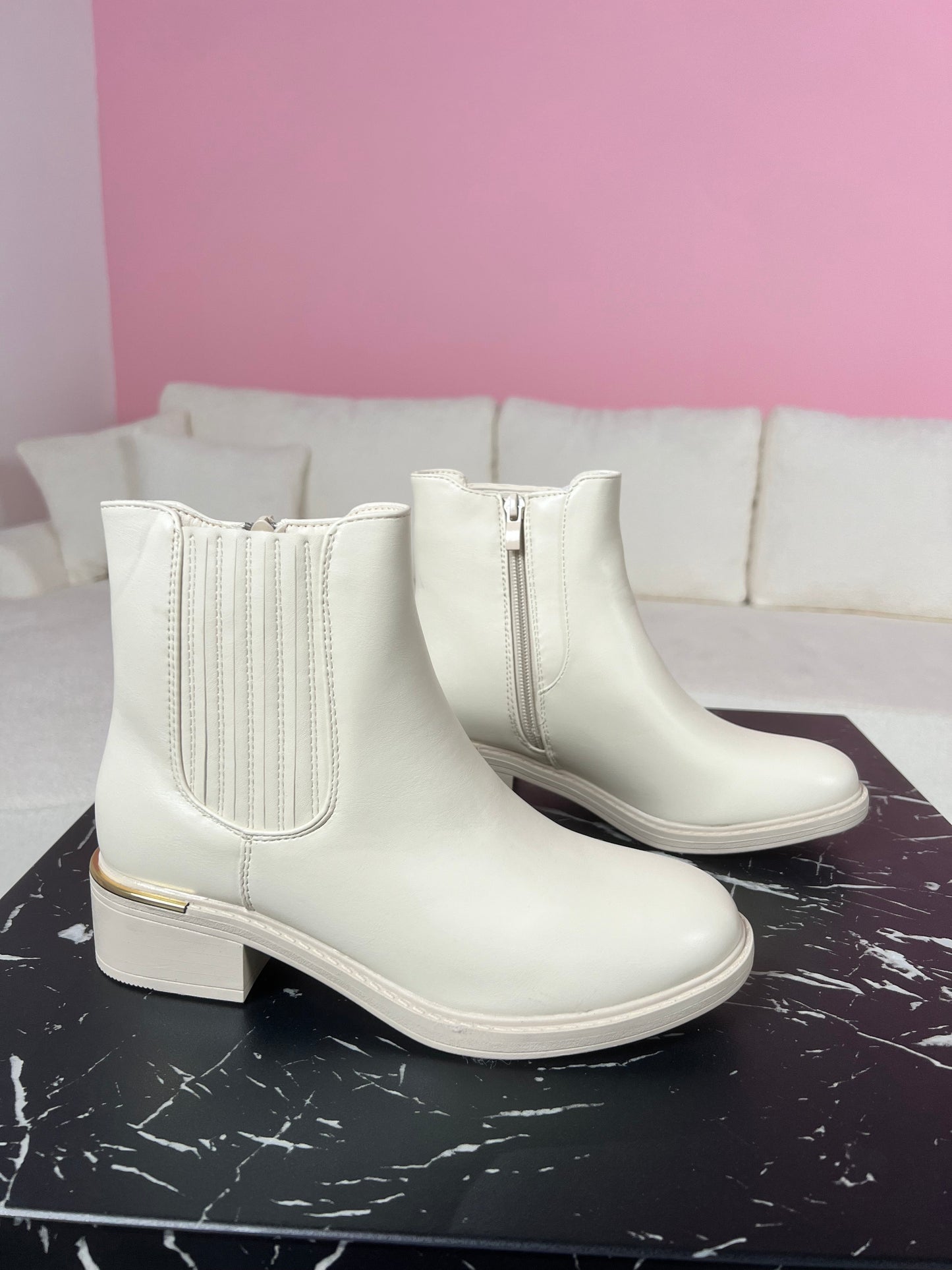 Deesy Beige Boots