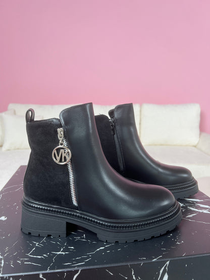 MK Low Black Boots