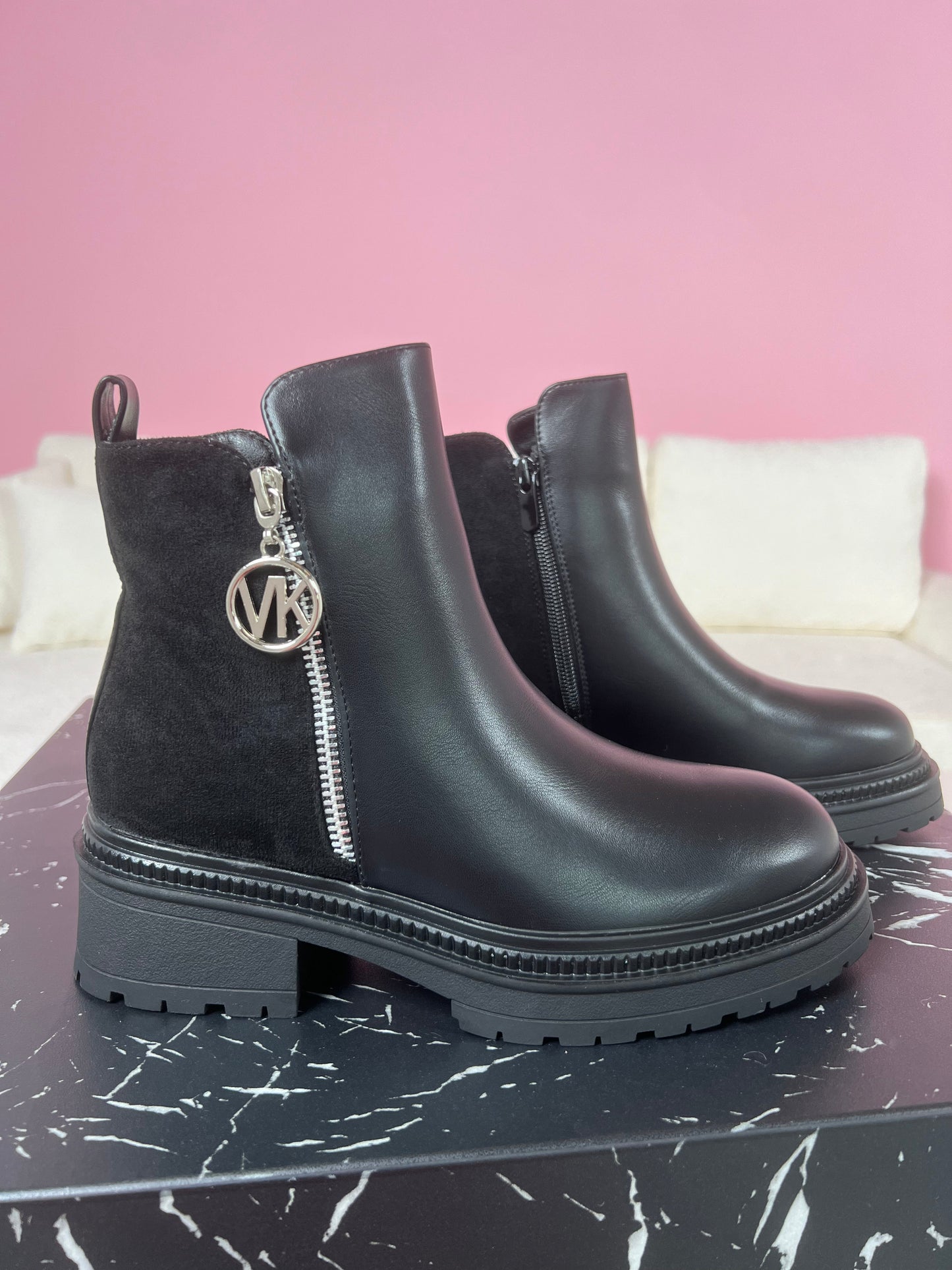 MK Low Black Boots