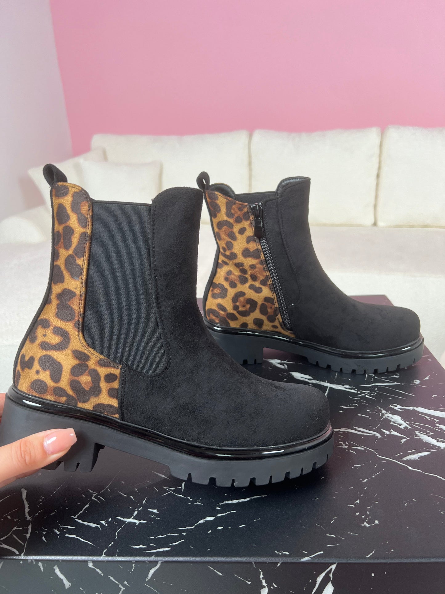 Suzan Black/Leo Boots