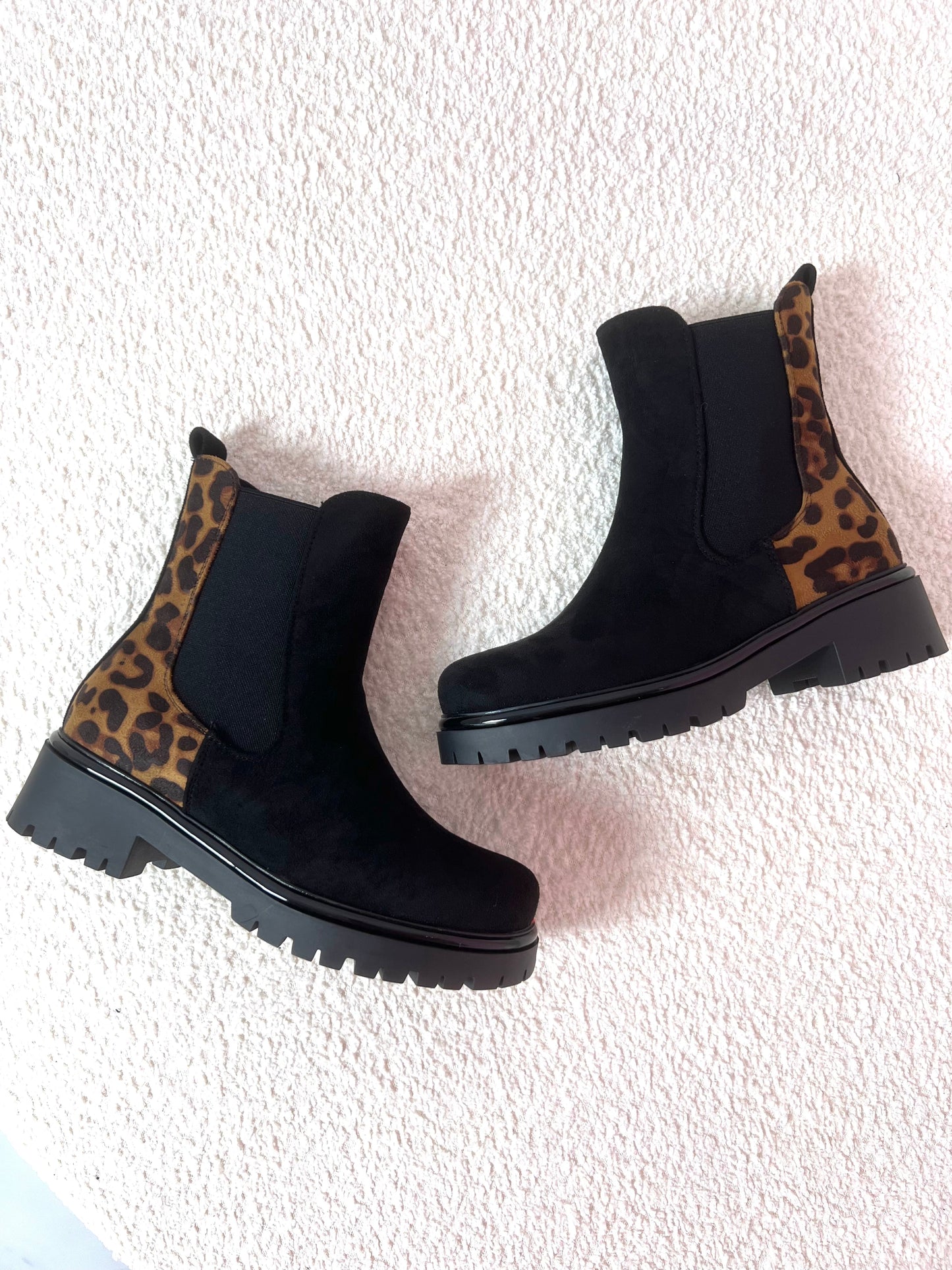 Suzan Black/Leo Boots