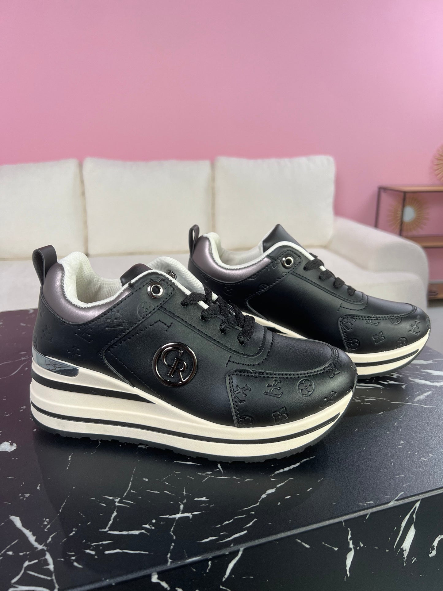 19CR Black Sneaker