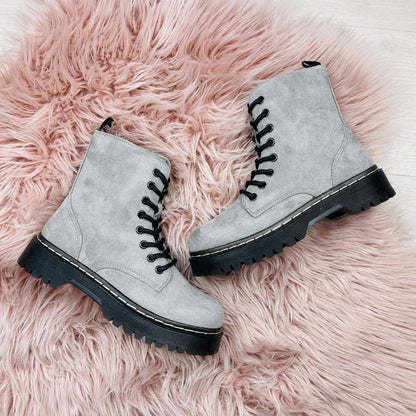 Rio Gray Boots