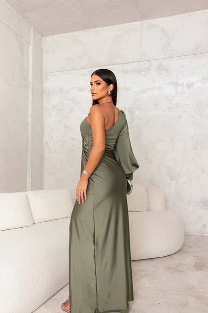 Yolina Dress: Timeless Elegance with a Modern Twist